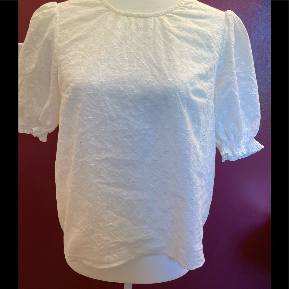 Divided white eyelet top. Size XS